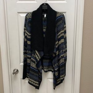 Black trim Shark Bite bottom cardigan SZ L